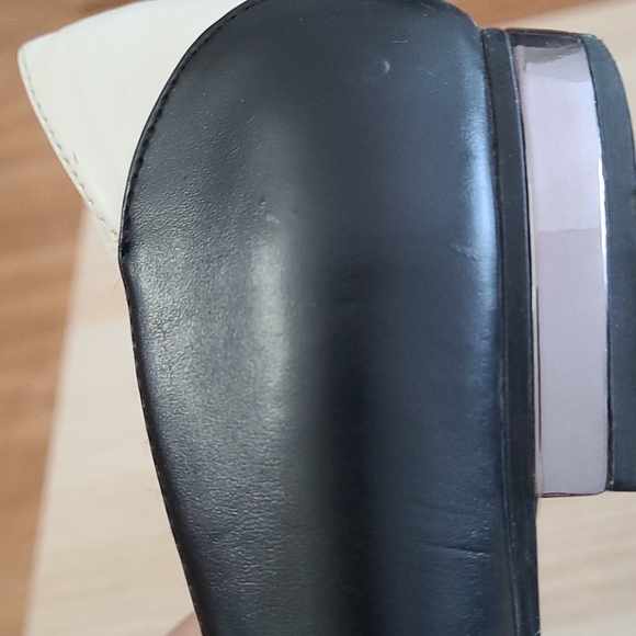 Charles & Keith Black & White flats - Picture 12 of 12